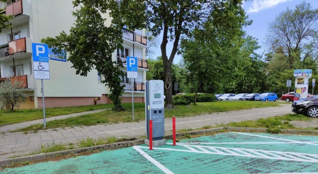 a parking lot with a parking meter in front of a building at Widokówka in Toruń