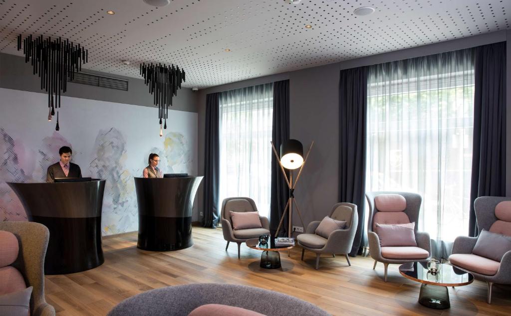 Posezení v ubytování art'otel berlin mitte, Powered by Radisson Hotels
