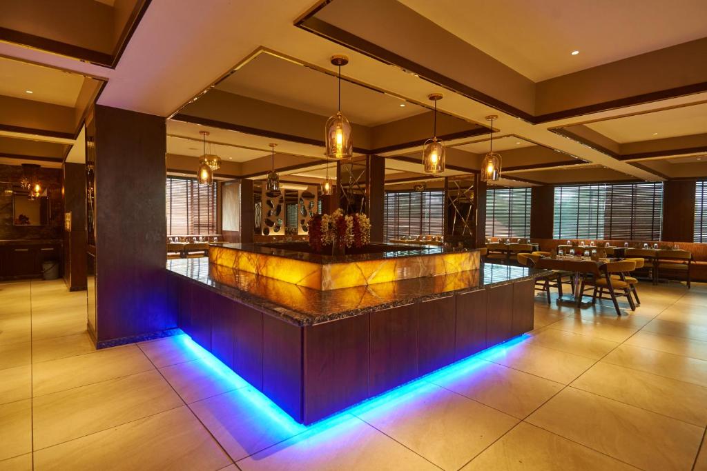 Restaurace v ubytování Hotel G-Square - Shirdi