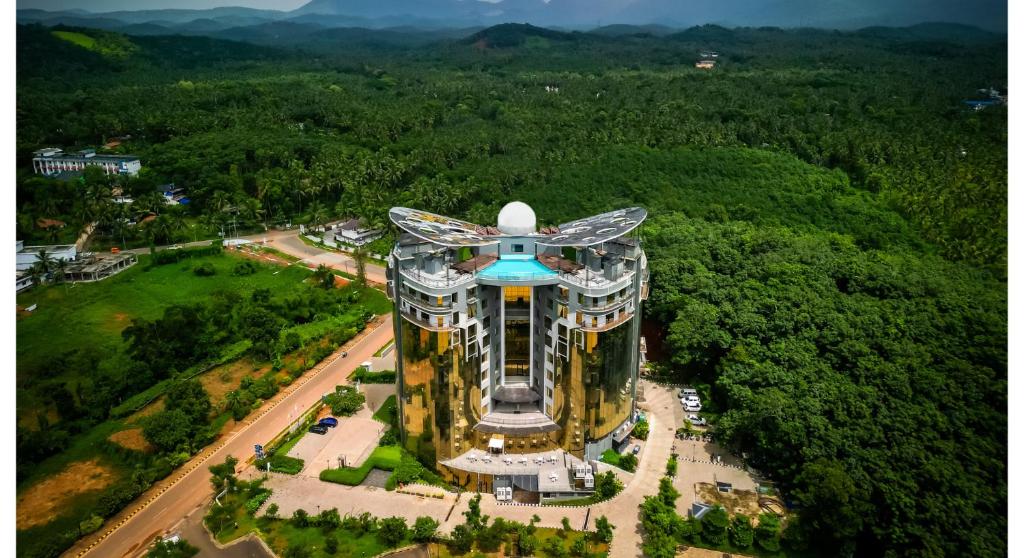 una vista aérea de un edificio con un avión en la parte superior en Fezinn Hotel - Best Wayanad Hotel in 2024, en Kozhikode