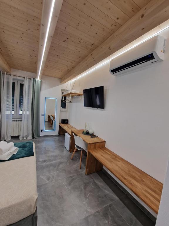 TV a/nebo společenská místnost v ubytování MARLA ROOMS