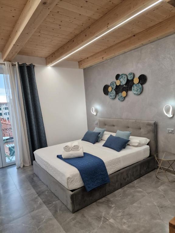 Postel nebo postele na pokoji v ubytování MARLA ROOMS