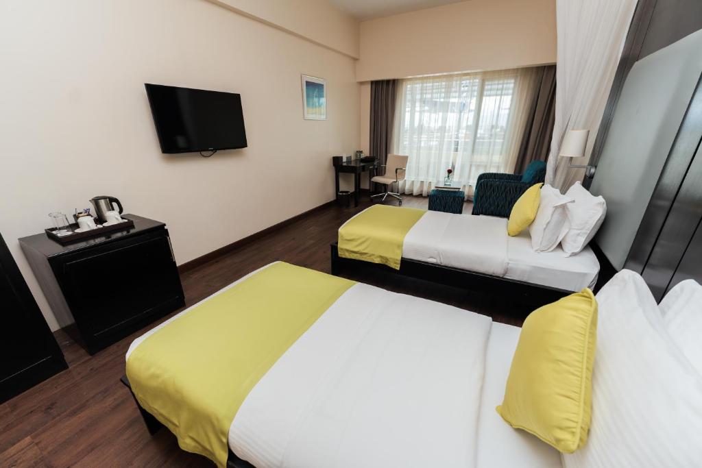 Postel nebo postele na pokoji v ubytování Acacia Premier Hotel