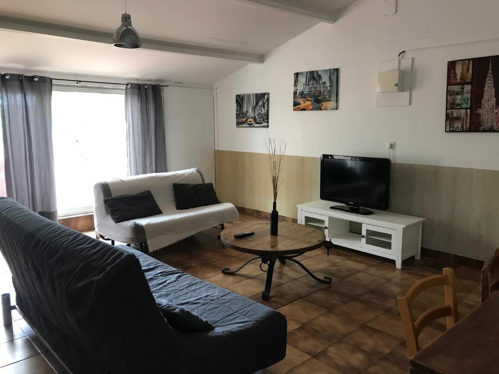 TV a/nebo společenská místnost v ubytování Belle-vie