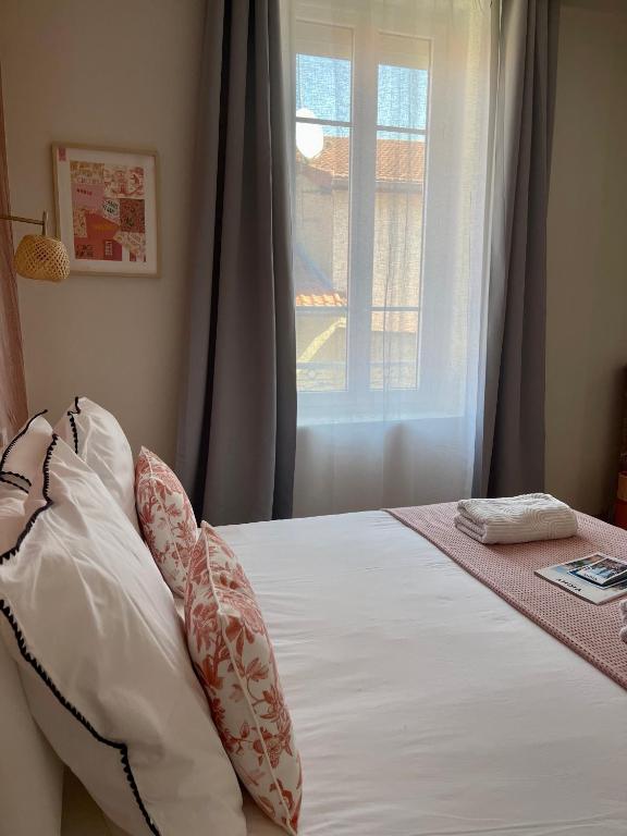 Postel nebo postele na pokoji v ubytování MAISON LE BEAULIEU