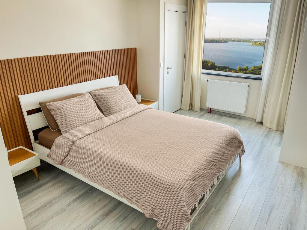 Postel nebo postele na pokoji v ubytování Your 4-room oasis of peace with a lovely sea view