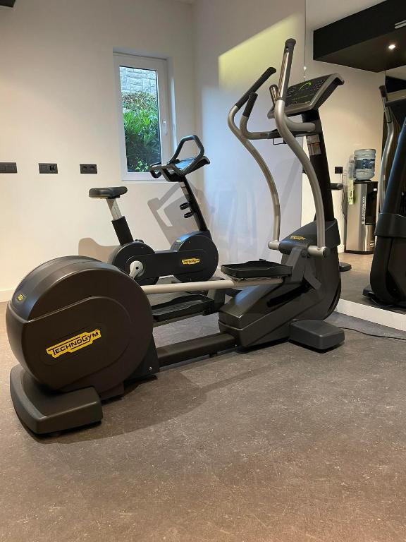 Fitness centrum a/nebo fitness zařízení v ubytování Hotel Les Jardins De La Molignée