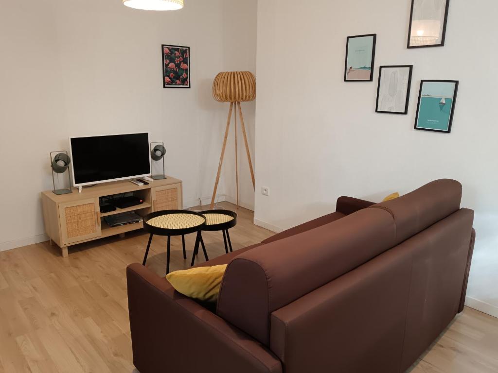 TV a/nebo společenská místnost v ubytování Au Cosy Branché