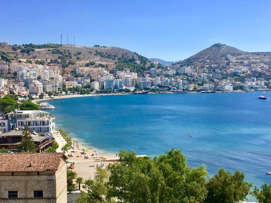 Beachfront Apartment 200m From Port - Imazhi 1