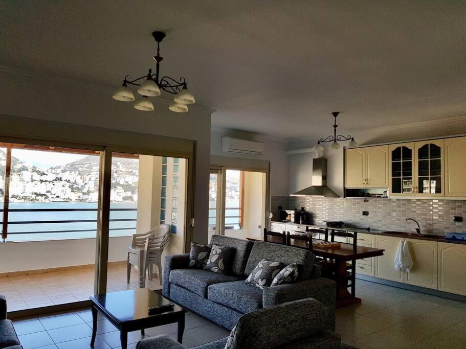 Beachfront Apartment 200m From Port - Imazhi 8