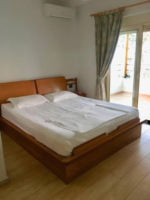 Beachfront Apartment 200m From Port - Imazhi 6