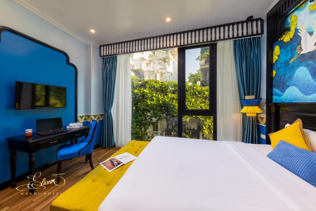 Postel nebo postele na pokoji v ubytování Eliana Signature Hanoi Hotel