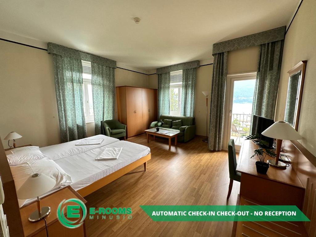 Postel nebo postele na pokoji v ubytování E-Rooms Minusio
