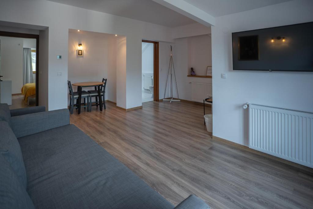 Opus View - Family Suite With Balcony