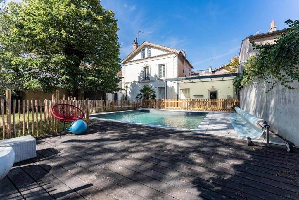 a swimming pool with a playground in a yard at Maison au cœur de Valence avec parking privé in Valence