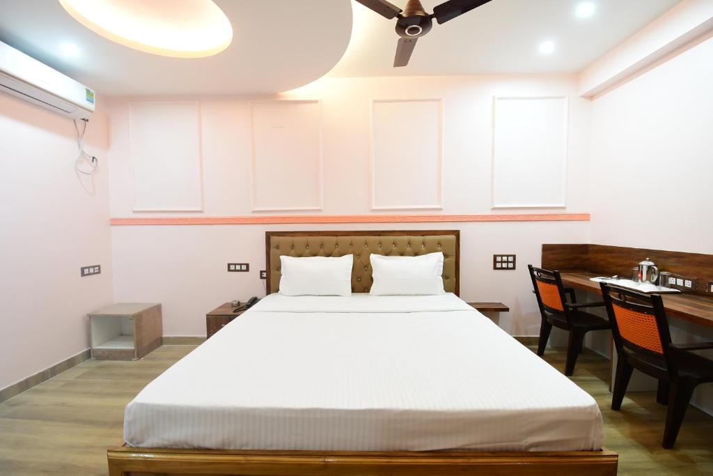 Postel nebo postele na pokoji v ubytování HOTEL SUSHREE INTERNATIONAL