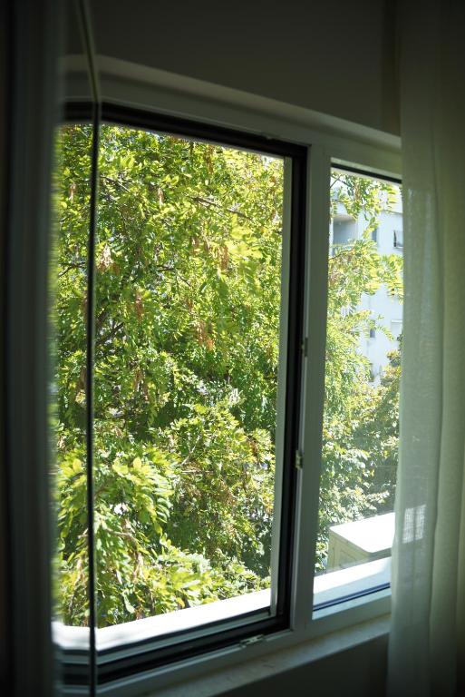 Feel Home Apartment - Image 6