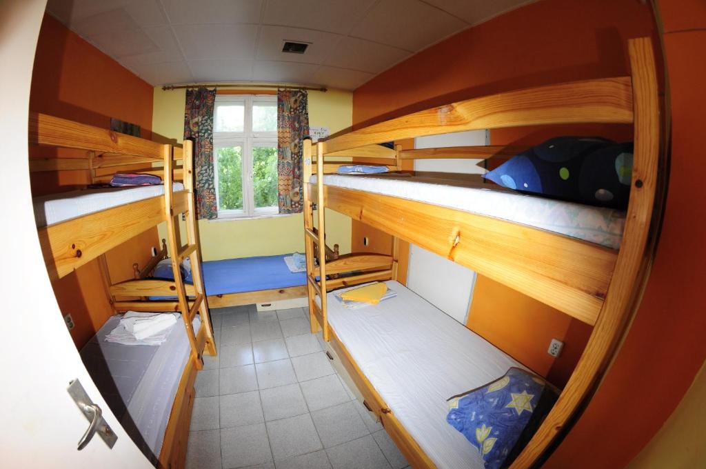 Postel nebo postele na pokoji v ubytování Yo Ho Hostel