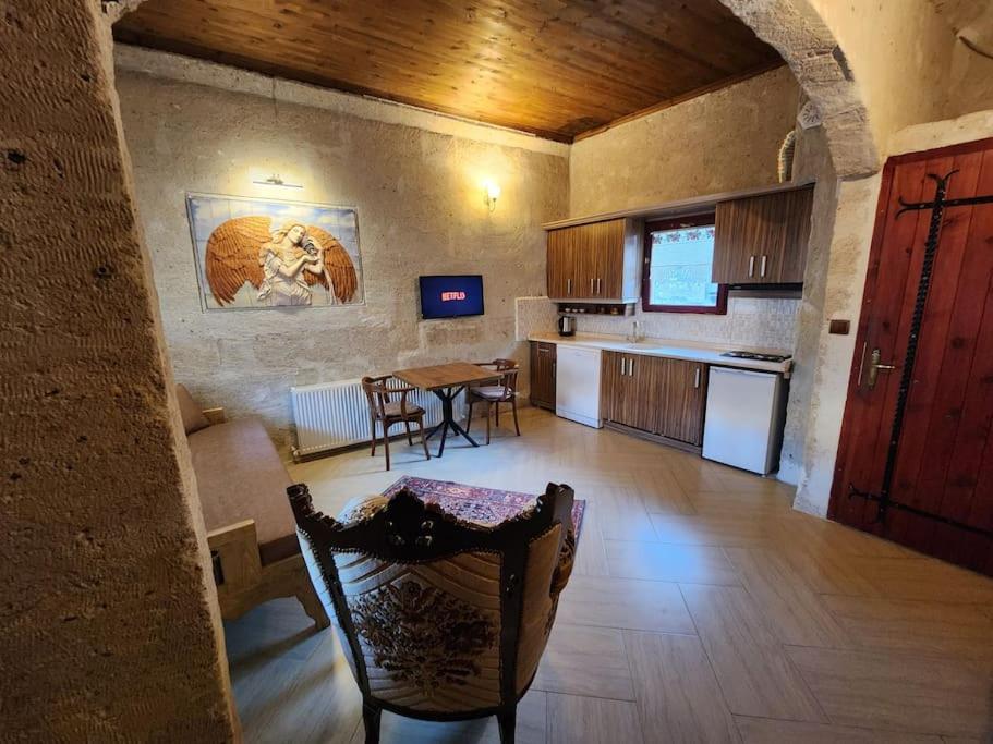 a kitchen and dining room with a table and chairs at Key of Cappadocia - House of Eos in Avanos