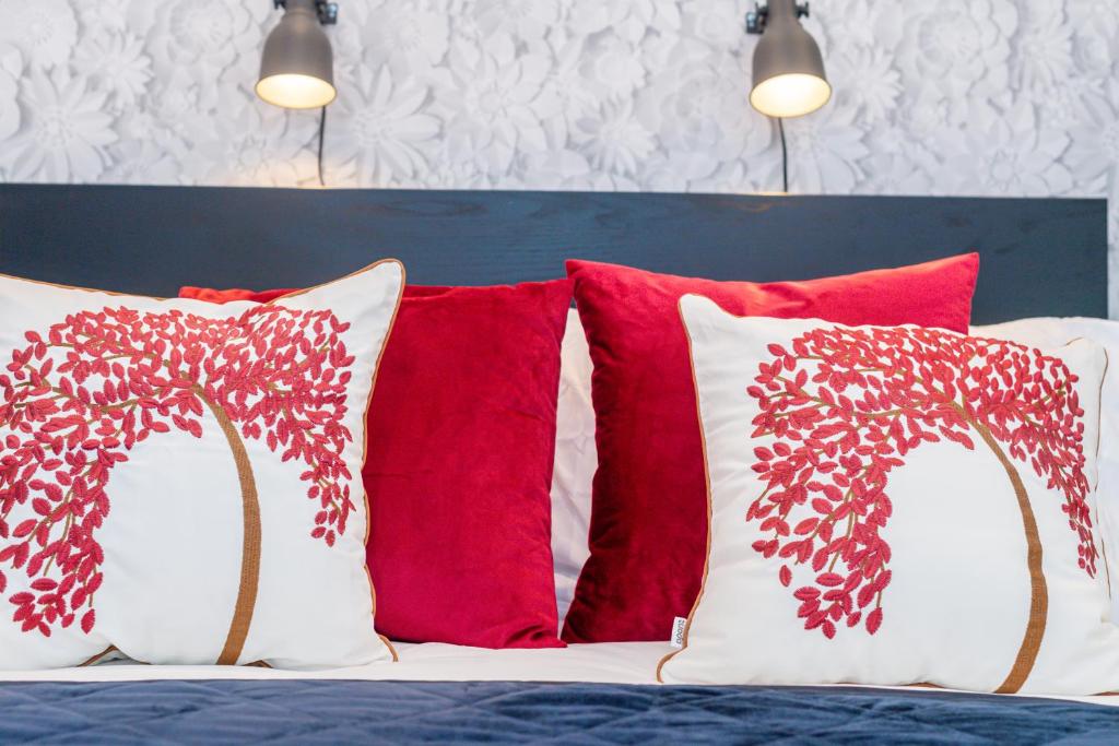 The Blossoms Studio Apartments - Studio Apartment