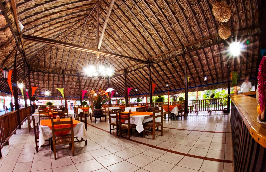 Restaurace v ubytování Tacarcuna Lodge