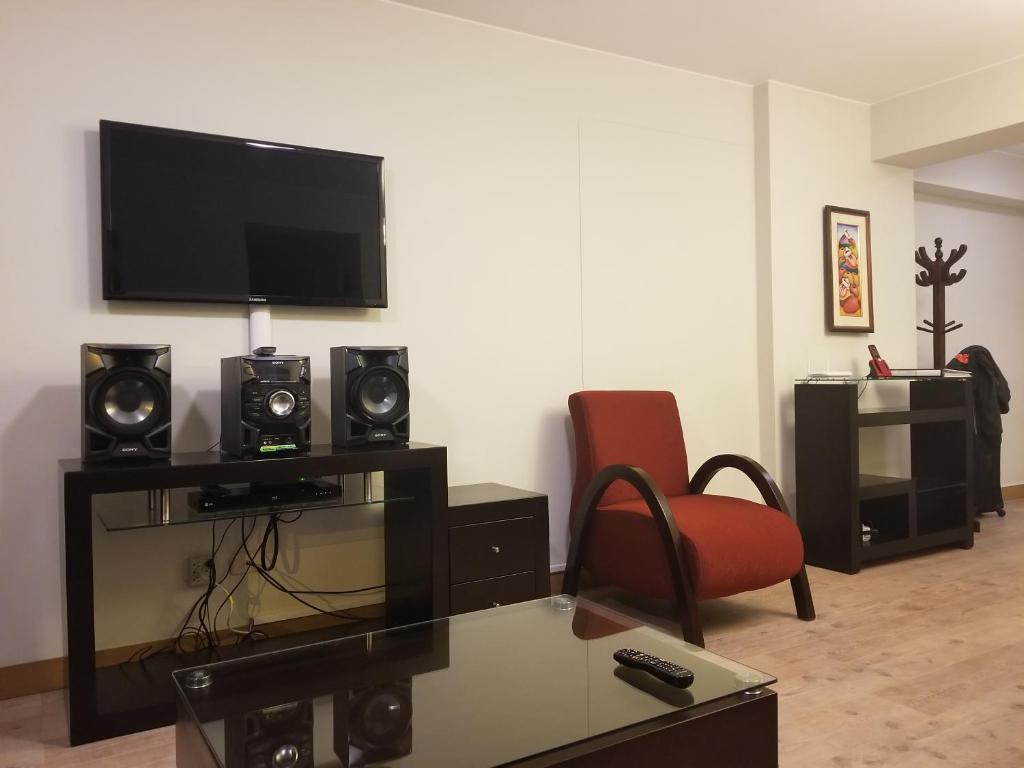 Μια τηλεόραση ή/και κέντρο ψυχαγωγίας στο New! Modern 4BR Apartment Miraflores Lima