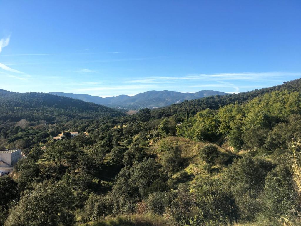 Photo de la galerie de l'établissement APPARTEMENT NEUF, 2 CHAMBRES, TERRASSE PLEIN SUD à SAINTE-MAXIME, à Sainte-Maxime