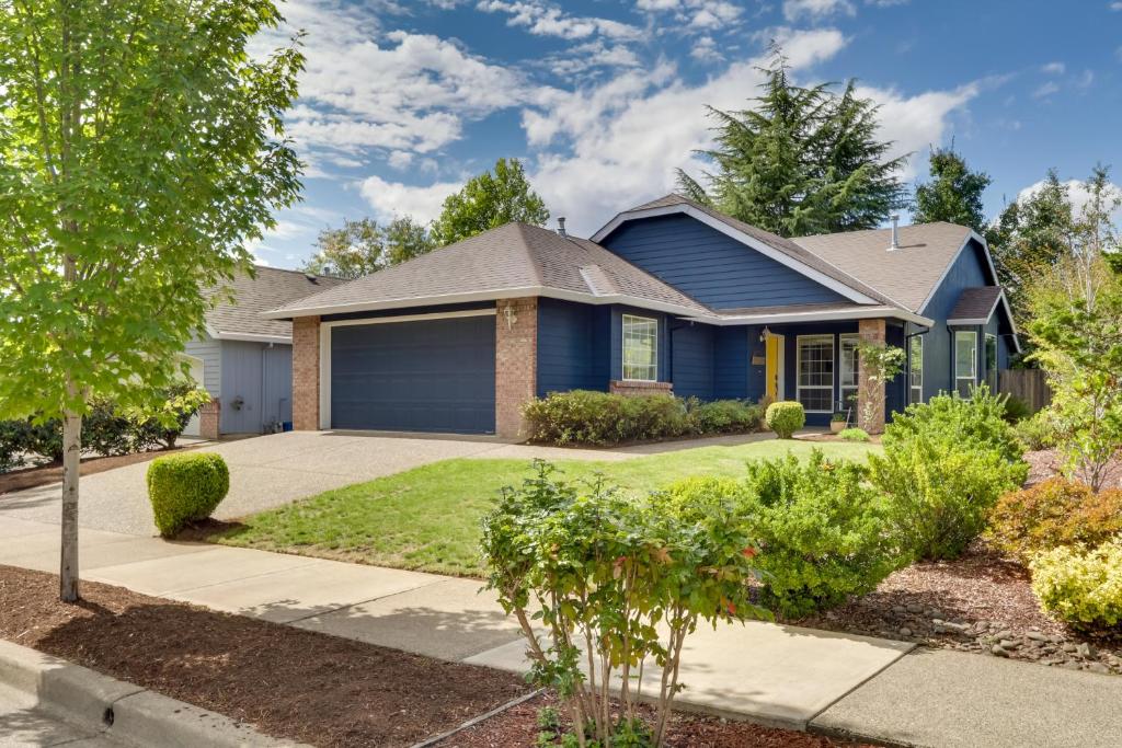 Tasteful Tualatin Home 40 Mi to Willamette Valley, Tualatin (updated
