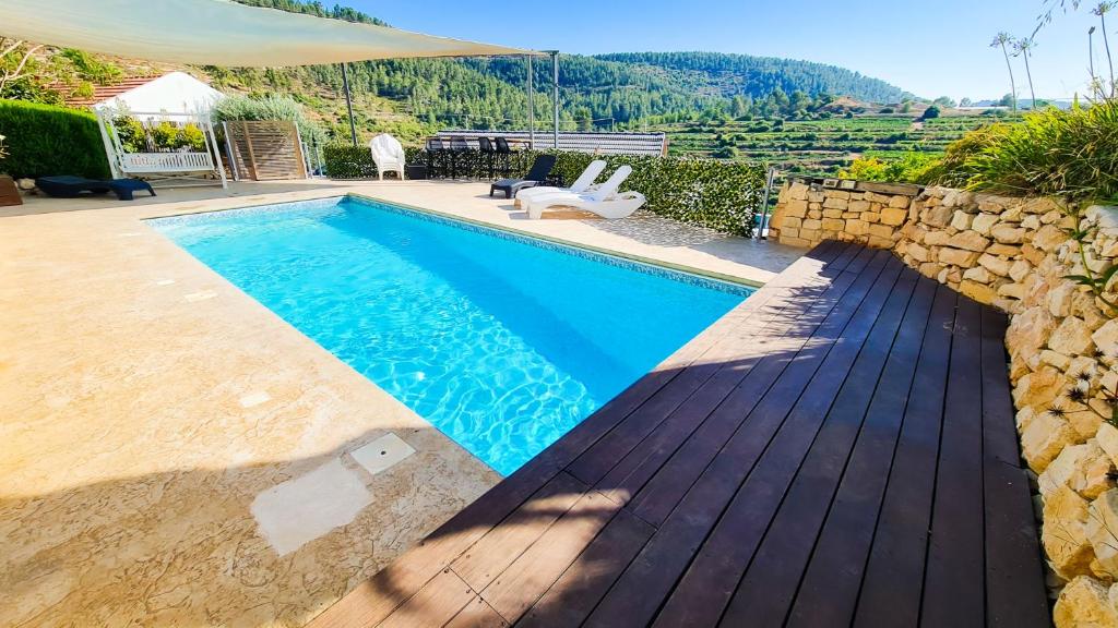 a swimming pool in a villa with a view at עיינות ספיר - Einot Sapir in Sappir