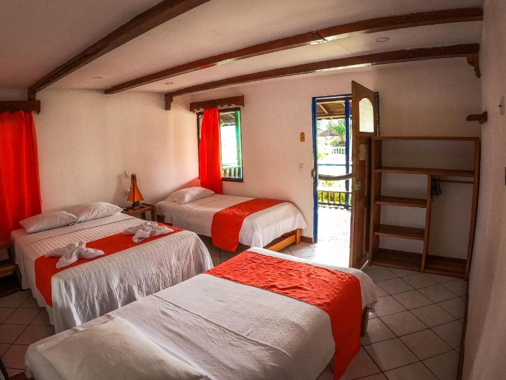 Postel nebo postele na pokoji v ubytování Tacarcuna Lodge