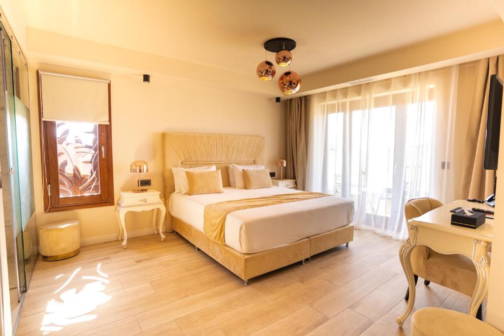 Santa Lucia Boutique Hotel - 2