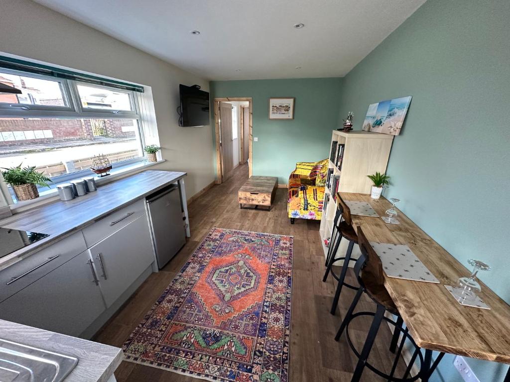 Dapur atau dapur kecil di Seashell Cottage - Dog friendly 1 bed cottage close to the sea