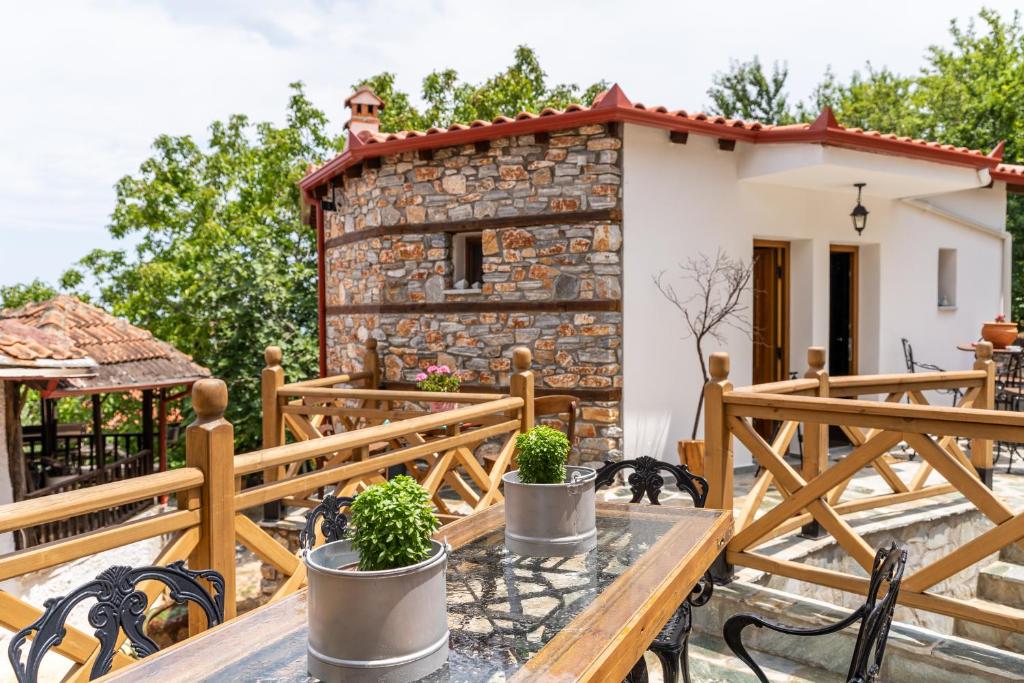 Balkón nebo terasa v ubytování Ξενώνας Τ’Αρχοντικό