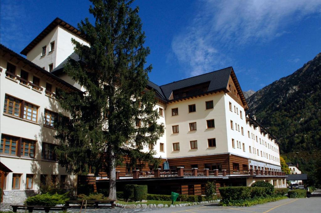 Nespecifikovaný výhled na hory nebo výhled na hory při pohledu z hotelu