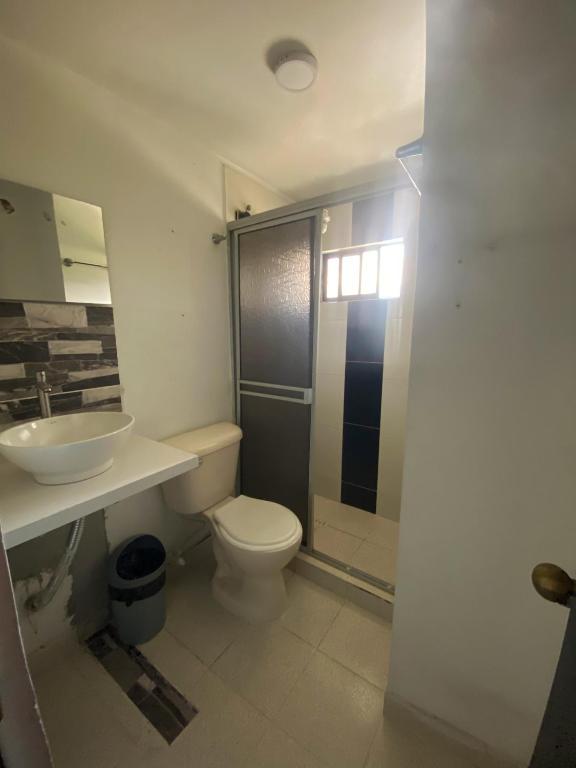 Koupelna v ubytování 33 Hotel Bulerias
