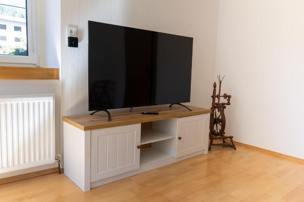 TV a/nebo společenská místnost v ubytování Neschtle Tarrenz