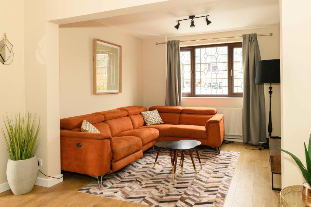 a living room with a brown couch and a rug at Spacious 3 Bed House in Near A1, A19, Contractors, Free Parking 
