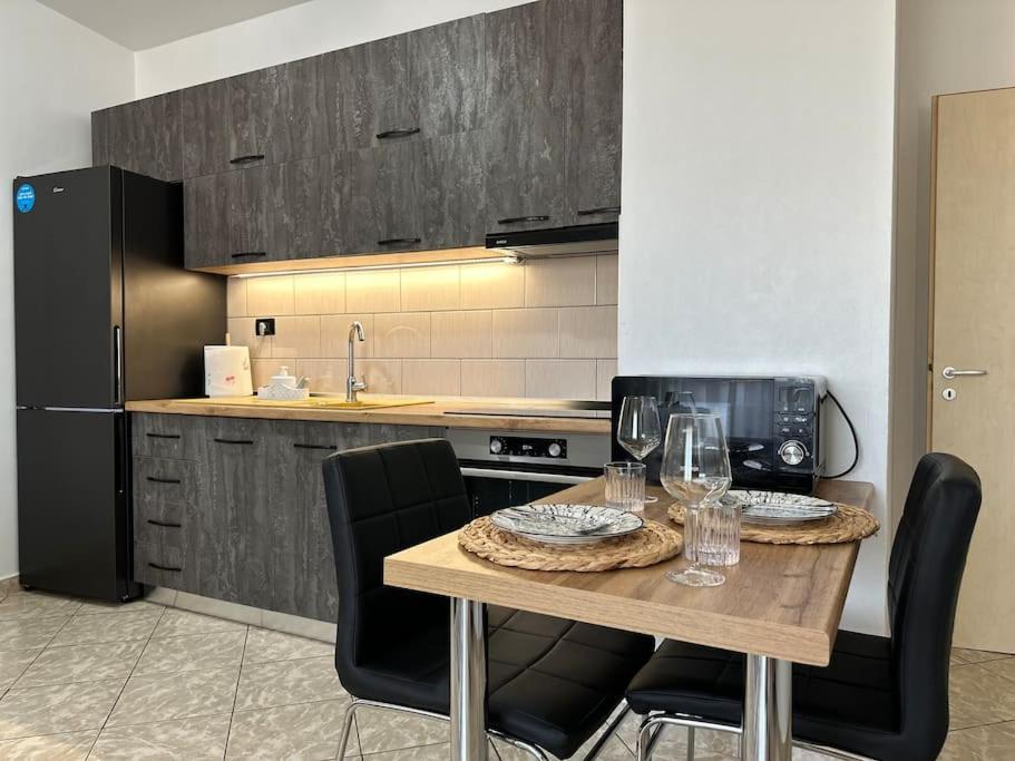 446 Luxury Apartment Center - Image 4