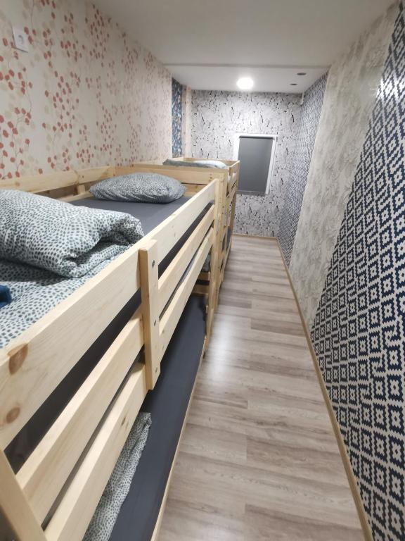Postel nebo postele na pokoji v ubytování Tiki Taka Hostel & Pub