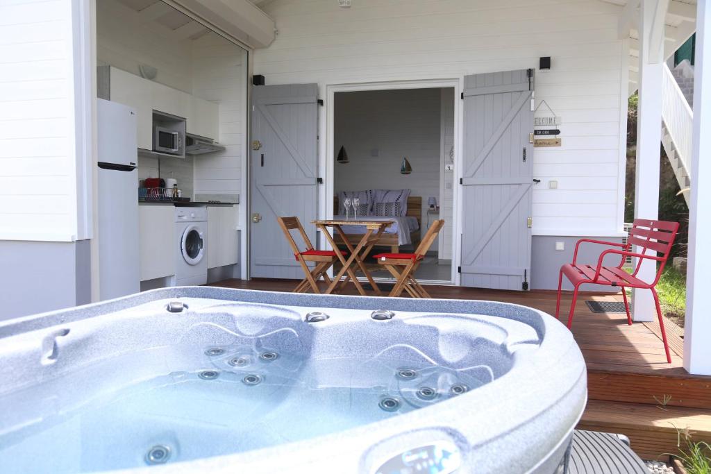 Fotografie z fotogalerie ubytování Bungalow Palbéa supérieur avec SPA et vue mer v destinaci Schoelcher