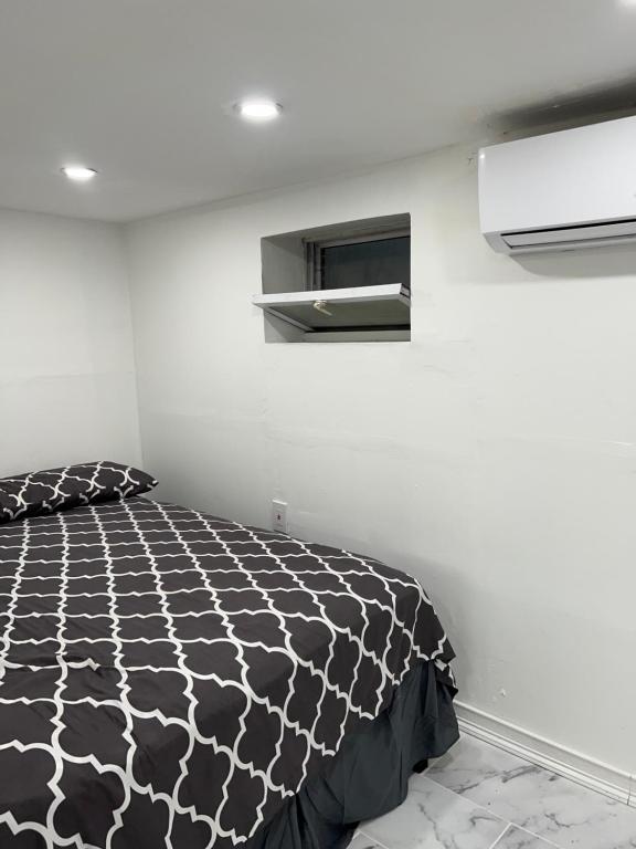 Basement Apt Z1 - Housity
