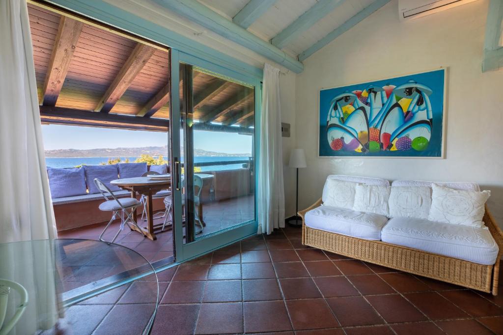 a living room with a couch and a table at PORTO ROTONDO SPLENDIDO APPARTAMENTO VISTA MARE in Porto Rotondo