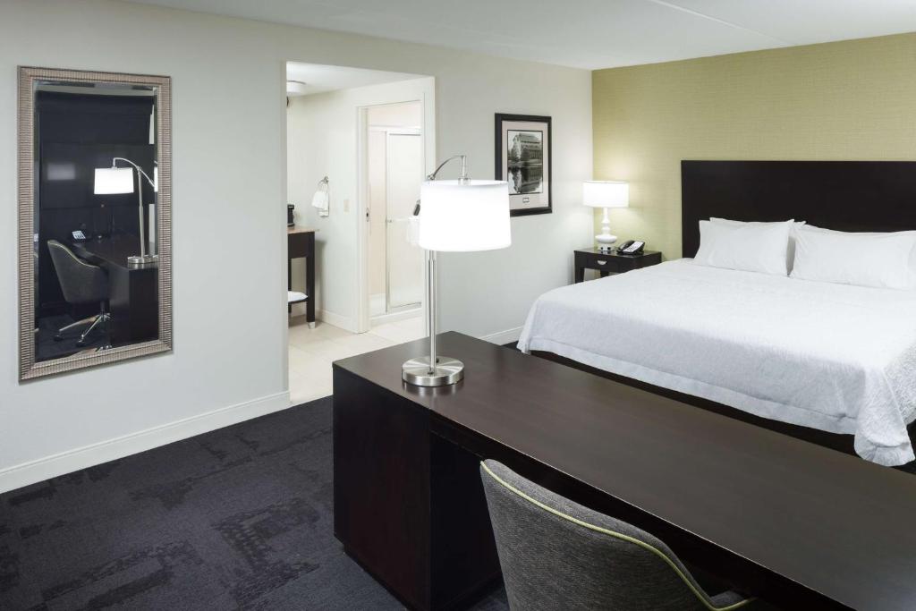 Hampton Inn & Suites Gainesville Downtown - 