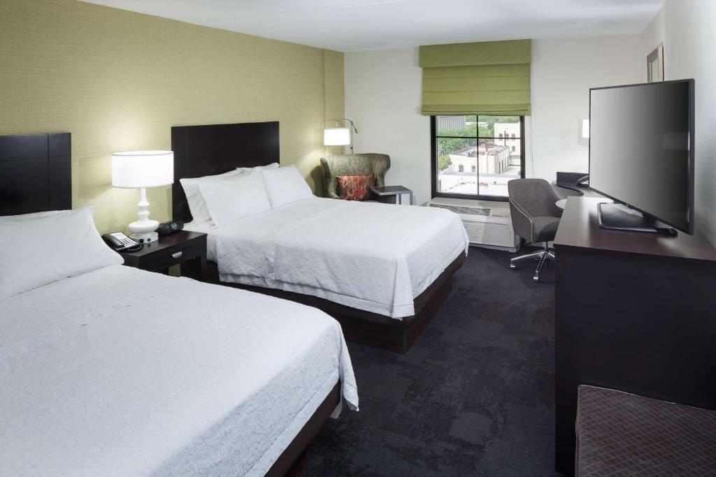 Hampton Inn & Suites Gainesville Downtown - 