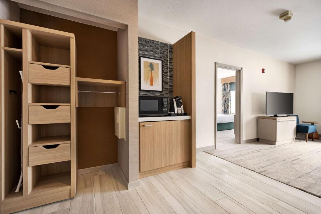Kuchyň nebo kuchyňský kout v ubytování Hilton Garden Inn Fort Collins