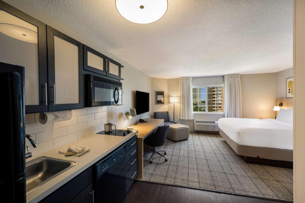 Postel nebo postele na pokoji v ubytování Sonesta Simply Suites Jersey City