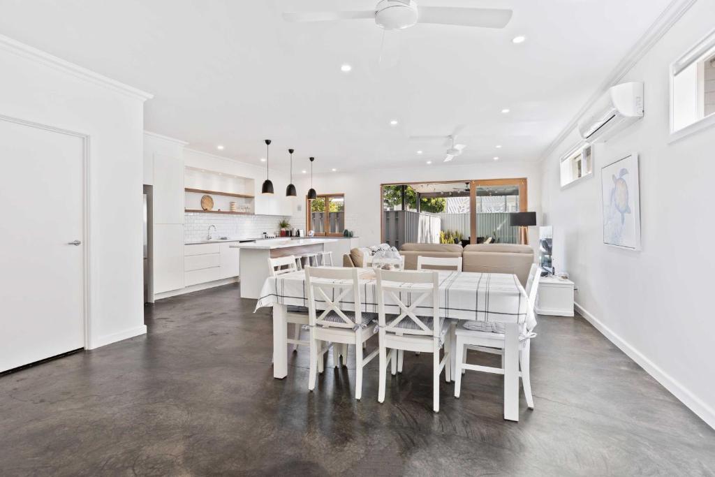 Gambar di galeri bagi Perfect Palm Beach Townhouse - Hosted by Burleigh Letting di Gold Coast