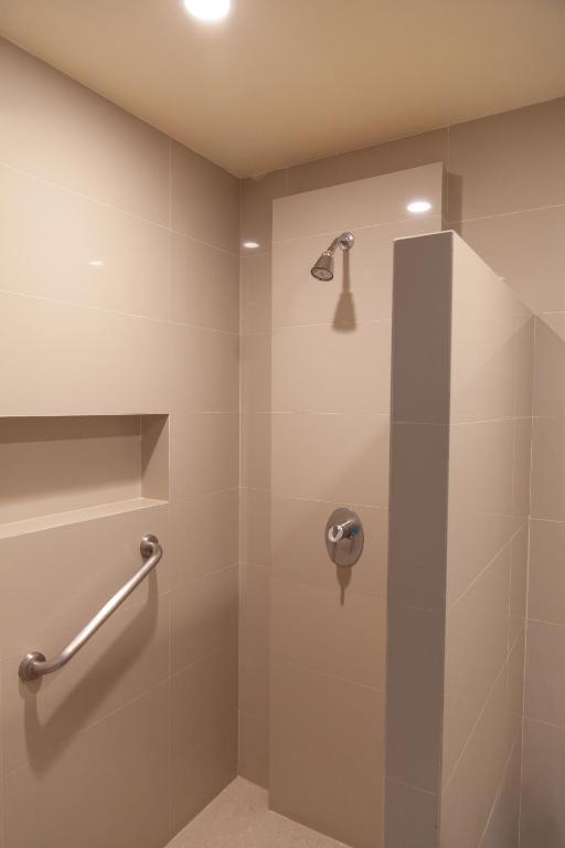 Koupelna v ubytování Plaza Camelinas Hotel