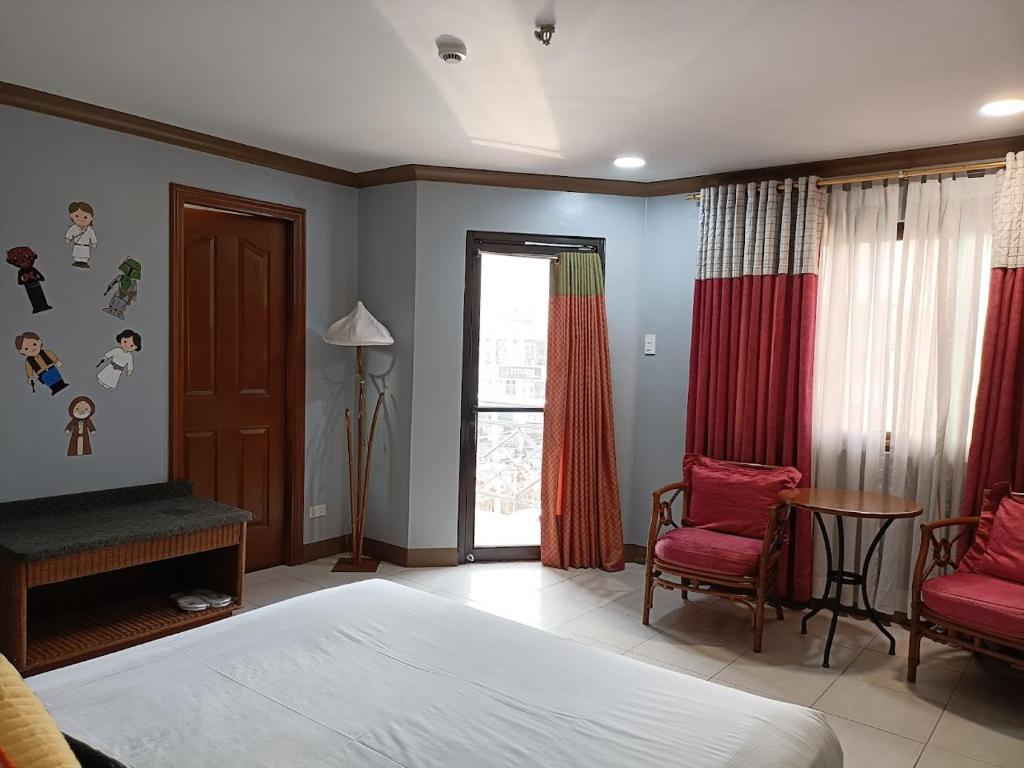 The Golden Pine Hotel - Queen Room With Balcony