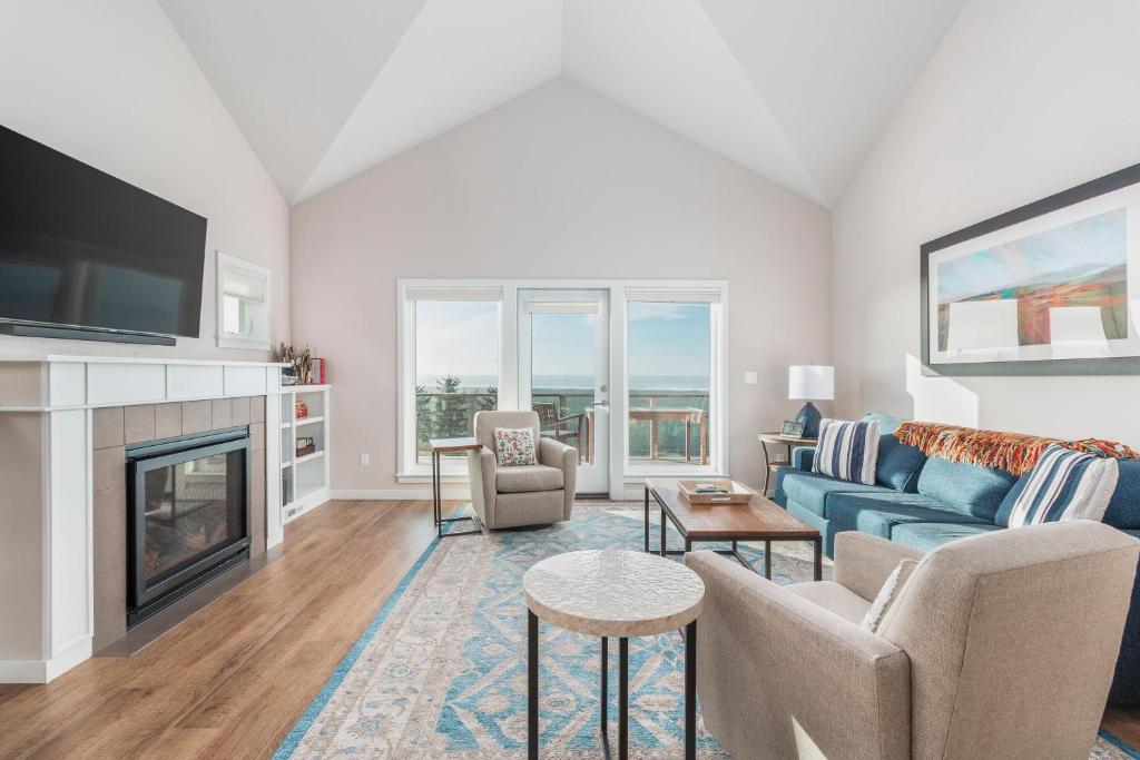 Kingfisher, Pacific City (updated prices 2024)